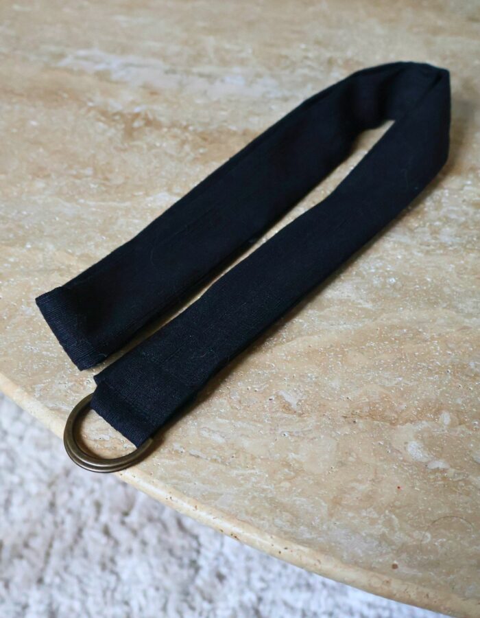 ceinture noire en soie de Tussah, réglable avec une boucle en métal, marque La 8eme Fois