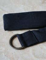 ceinture noire en soie de Tussah, réglable avec une boucle en métal, marque La 8eme Fois