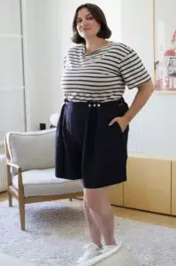 LA 8EME FOIS short long femme ajustable bleu marine main dans la poche