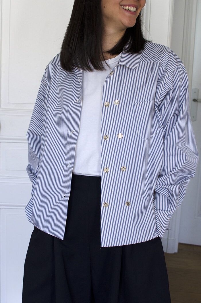 Chemise femme ajustable Charline bleu méditerranée ouverte